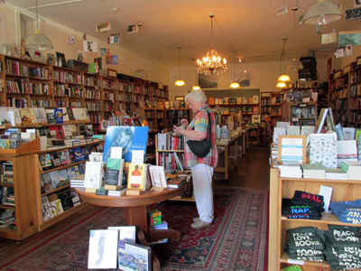 bookstore.jpg (180896 bytes)